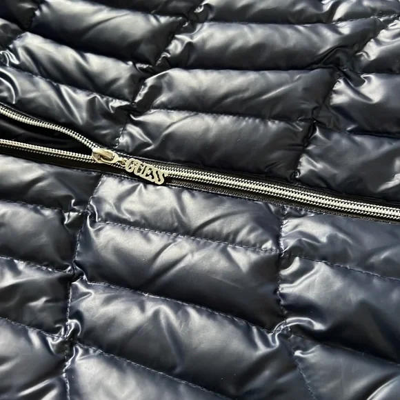 Guess puffer women’s jacket. - Picture 4 of 7